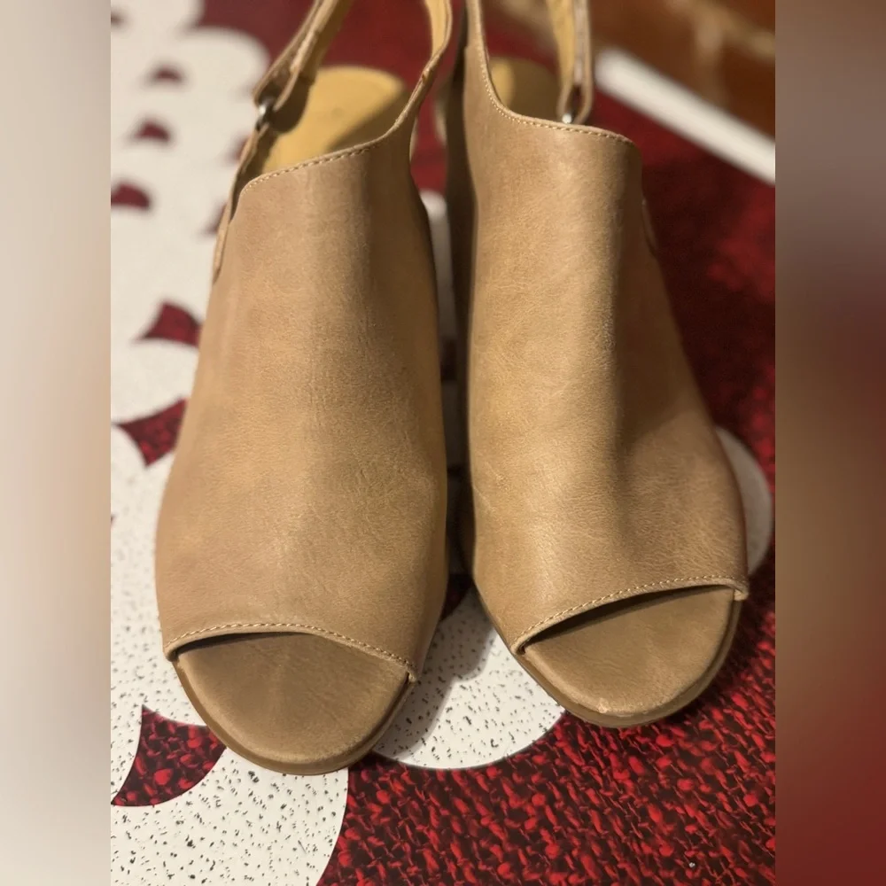 Naturalizer Tan Minimalist Slingback Sandals Size 7.5 - Picture 2 of 9